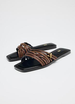Шкіряні шльопанці з ремінцями та пряжкою zara