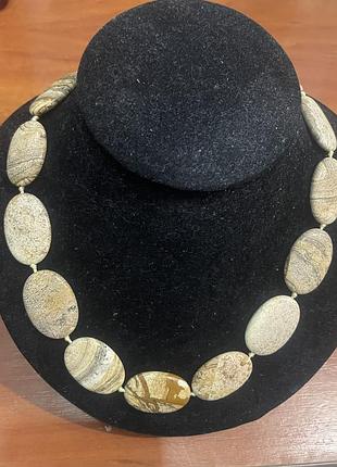 Кольє з натурального каменю яшма