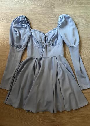 Гарна блакитна сукня