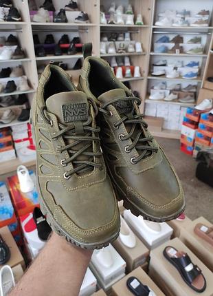 Чоловічі кросівки хакі