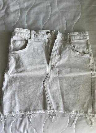 Біла джинсова спідниця міні