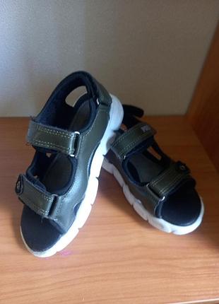 Босоножки на хлопчика 29р