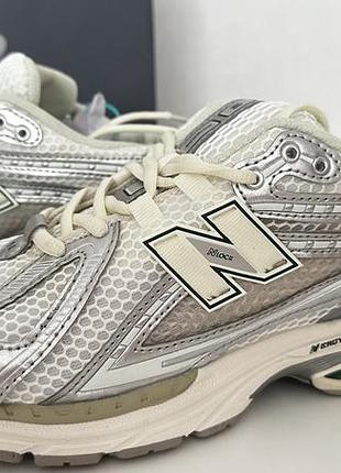 Кроксівки new balance