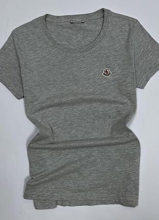 Повседневная серая футболка с логотипом moncler