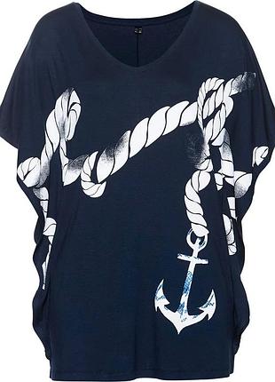 Широка футболка великого розміру