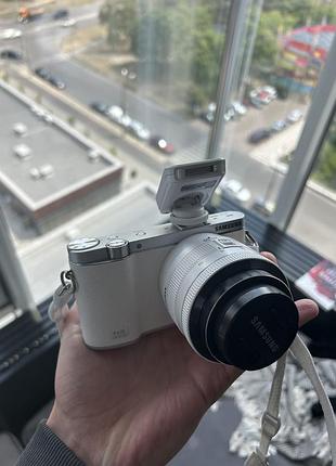 Бездзеркальна камера samsung nx3000 + об’єктив 20–50mm + спалах