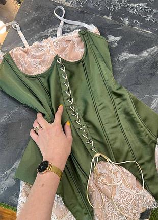 Пеньюар та корсет