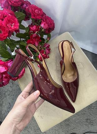 Дуже красиві лакові туфлі