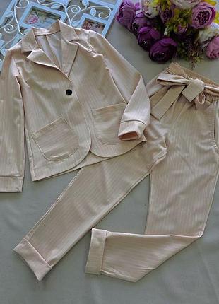 Классический костюм в полоску, брюки и жакет