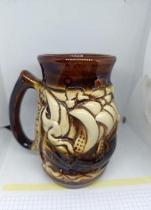 Пивная кружка коктебель. внутри обнаженна девушка