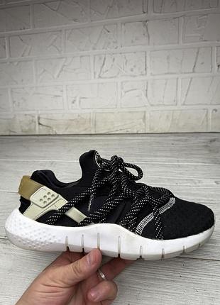 Кроссовки черные nike air huarache nm  40 размер