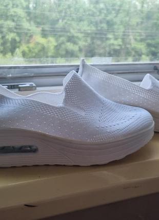 Кроссовки  белые 35р