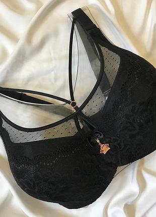Бюстгальтери 85d з портупеєю на коректорі. виробник valencosa.