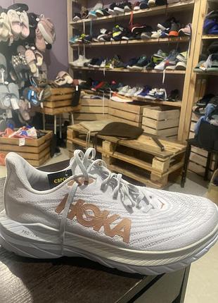 Hoka кросівки