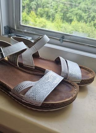 Босоножки  детские 36р