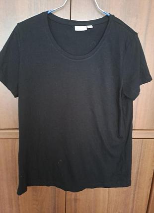 Женская футболка черного цвета