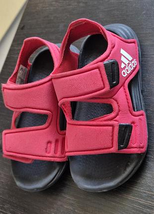 Дитячі босоніжки адідас