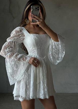 Изысканное платье с кружевом