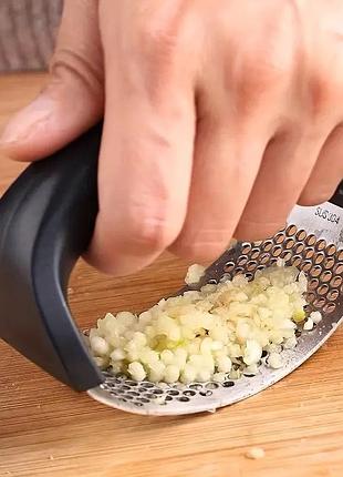 Измельчитель чеснока