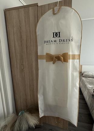 Весільна сукня білого кольору, стан - ідеальний, розмір - м