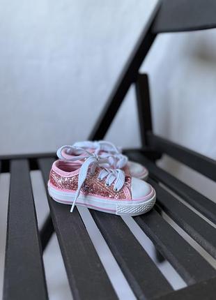 Блискучі кеди для дівчинки