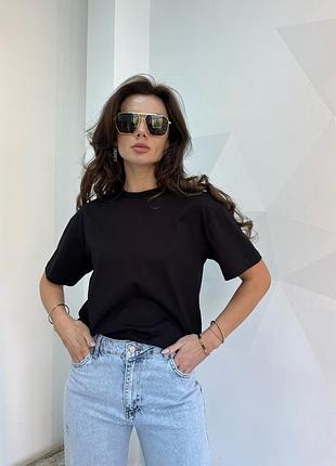 Футболка чорна бренду jo’da . виготовлена з натуральної тканини. розмір sm. в наявності всього дві одиниці.