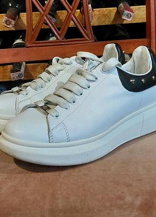 Кожаные кроссовки