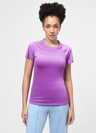 616 .зручна спортивна футболка всесвітньо відомого німецького бренду adidas