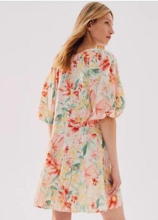 Коротка сукня з v вирізом від h&m.