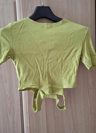 Футболка женская укороченная с вырезами