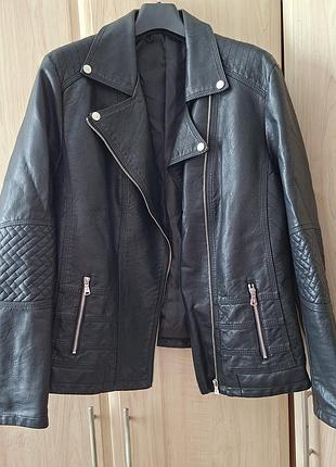 Косуха женская
замеры:
длина рукава сверху 61 см
длина рукава по низу 45 см
длина по спине 68 см
в груди застегнута 55 см