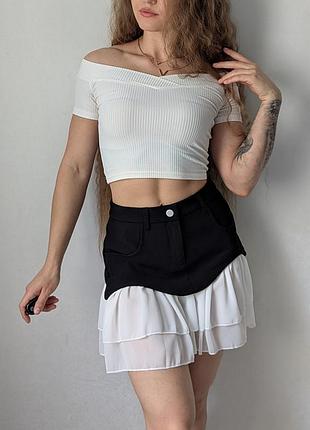 Трендовая мини юбка с белыми оборками, мини юбка черная с белым, короткая юбка