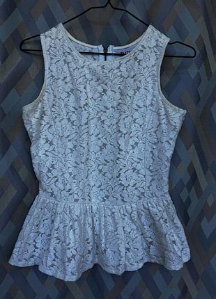 Кружевний блуза з баскою