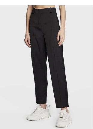 Стильные чёрные классические брюки со стрелками новые
