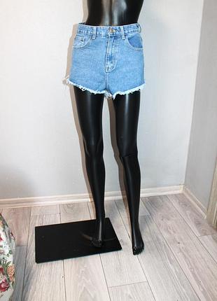 Джинсовые шорты prettylittlething