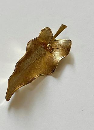 Вінтажна брошка лист