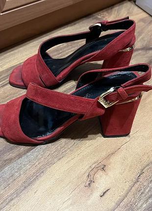 Замшеві босоніжки