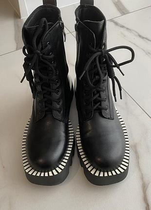 Ботінки жіночі