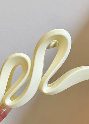 Большая заколка-краб волнистая 13 см белая