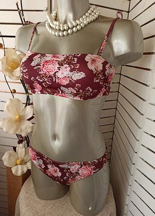 Очень красивый купальник, бюстгальтер бандо 75в, плавки s