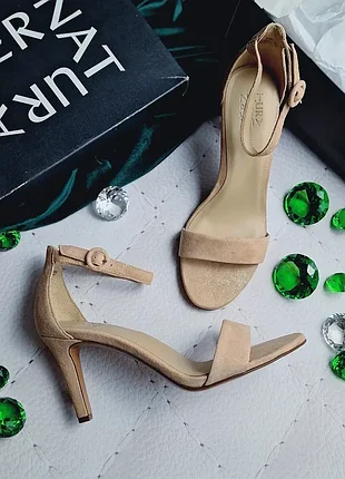 Naturalizer оригінал бежеві замшеві босоніжки на шпильці з золотистим шимером