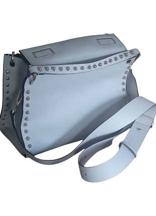 Сумка с заклепками бело серая