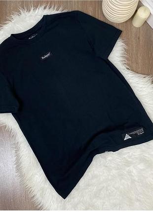 Чорна футболка