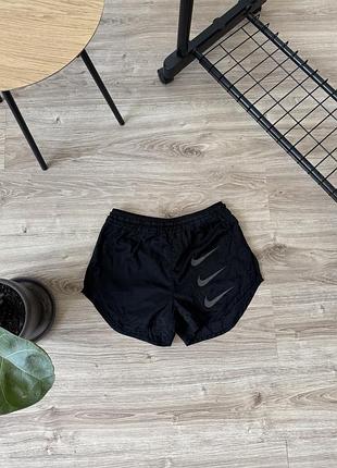 Спортивні шорти жіночі nike running