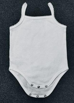 Белый бодик на бретелях 62-68р 282