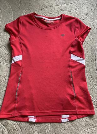 Спортивна футболка розмір xs малинового кольору
