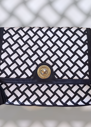 Сумка -клатч натуральная кожа,абсолютно новое состояние.