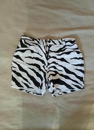 Приталенные шорты с зебровым узором