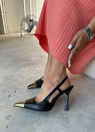 Чорні слінгбеки в чорному кольорі