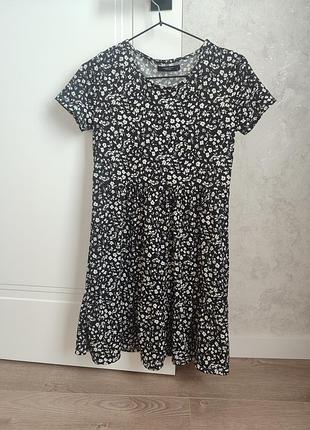 Платье в цветочный принт xs